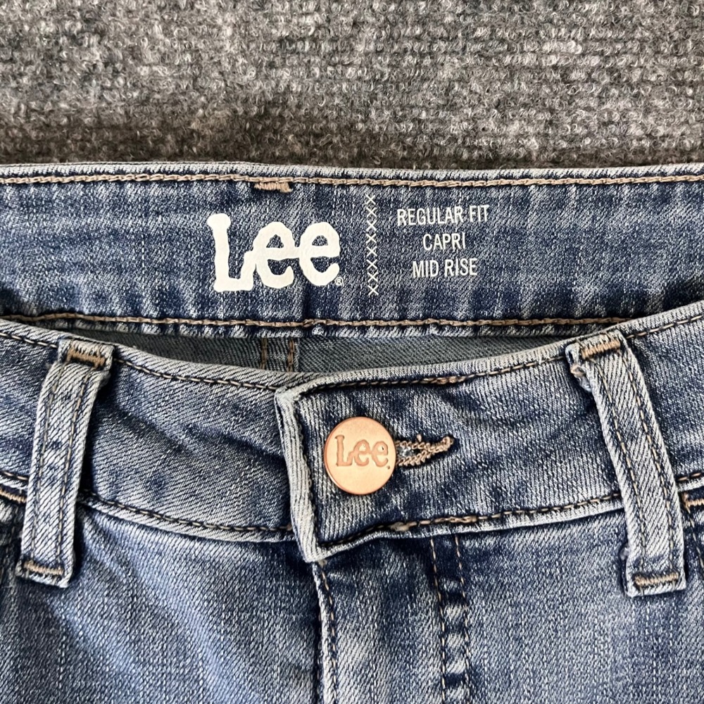 Lee Women's Regular Fit Capri Jeans Mid Rise Medium Wash Blue Size 10M - Picture 3 of 8